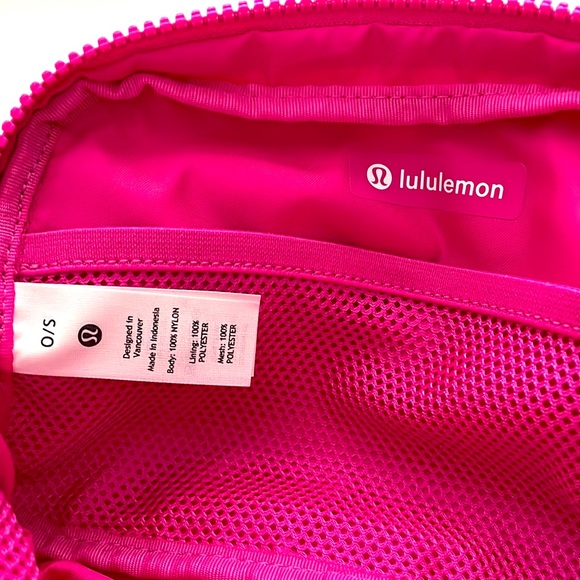 NWT Lululemon Everywhere Belt bag Sonic Pink 1L - Picture 9 of 15